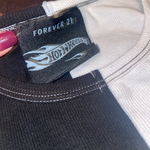 FOREVER 21 X HOT WEELS LONG SLEEVE TOP🗡 - Picture 2 of 2